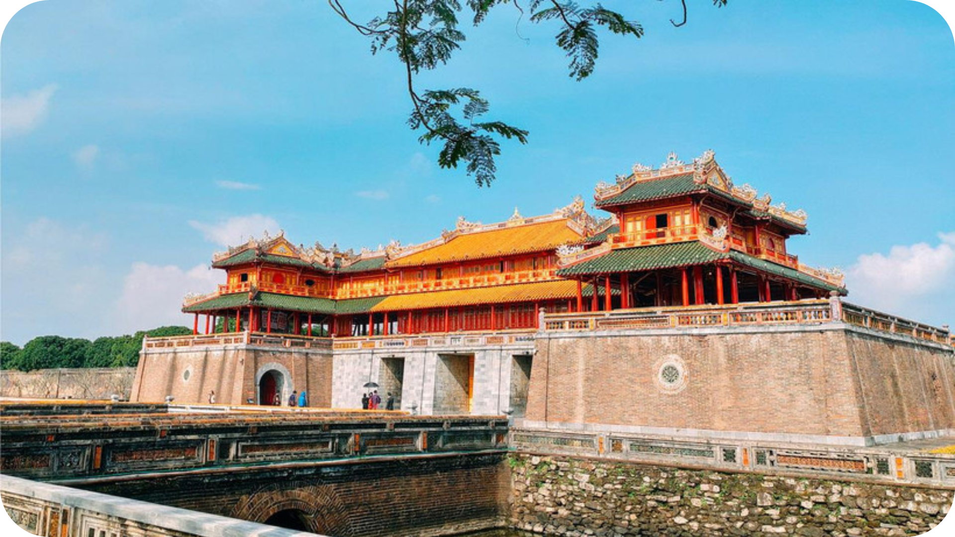 Ngọ Môn kinh thành Huế-nơi diễn ra lễ thoái vị của vua Bảo Đại, vào 16 giờ ngày 30/8/1945. (Ảnh MINH DUY)