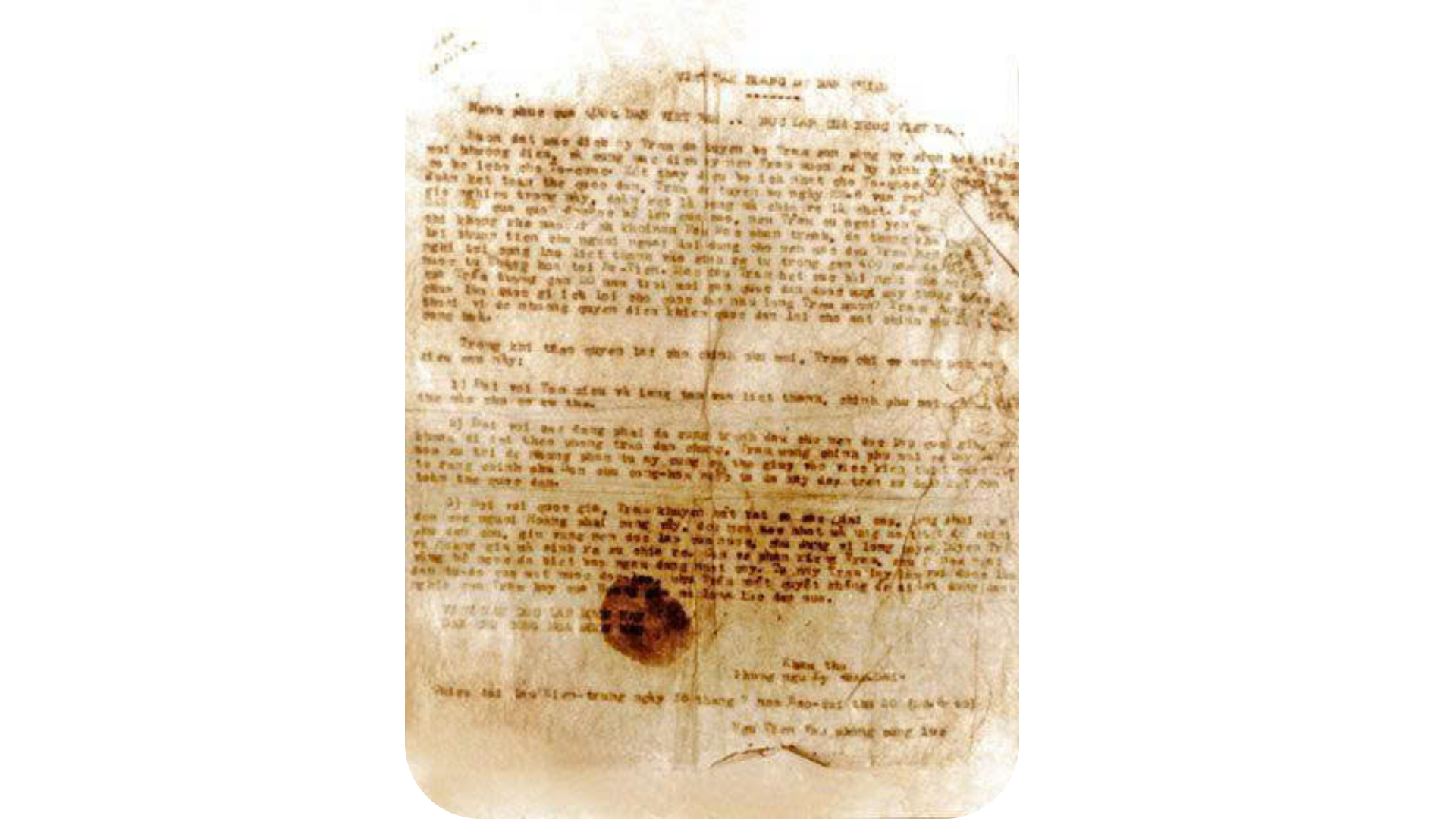 Chiếu thoái vị của Vua Bảo Đại, ngày 28/8/1945. (Ảnh chụp hiện vật tại Bảo tàng Lịch sử quốc gia)