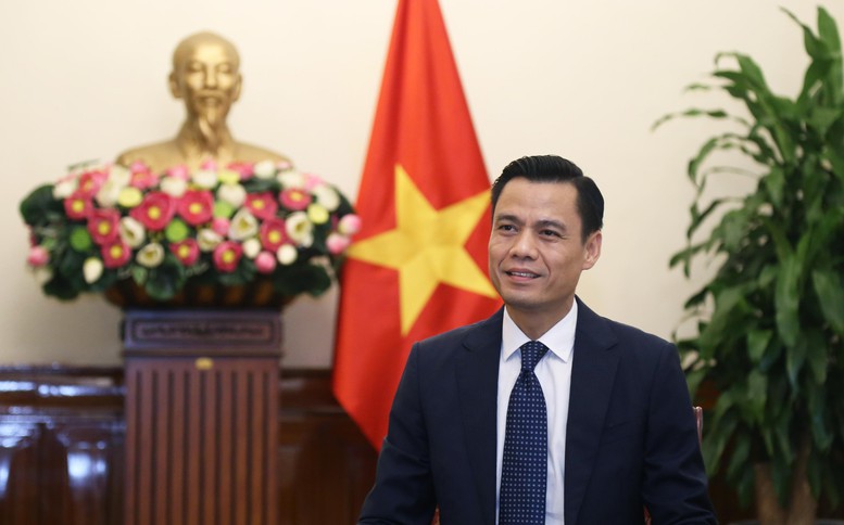 Thứ trưởng Bộ Ngoại giao Đặng Hoàng Giang trả lời phỏng vấn báo chí Thứ trưởng Bộ Ngoại giao Đặng Hoàng Giang trả lời phỏng vấn báo chí