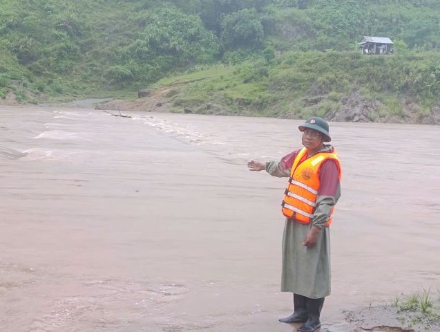 Bão số 6 suy yếu thành áp thấp nhiệt đới, nhiều khu vực ở Quảng Trị ngập lụt, chia cắt giao thông