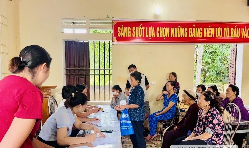 Hơn 27.400 người dân xã Tây Đô vui mừng đón nhận món quà ý nghĩa dịp Tết Độc lập