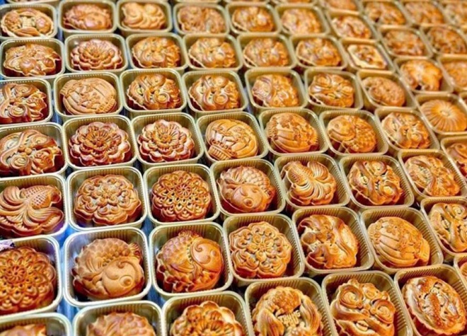 Thị trường bánh Trung thu “nóng” với bài toán chất lượng và hàng “nhà làm”. Ảnh minh họa