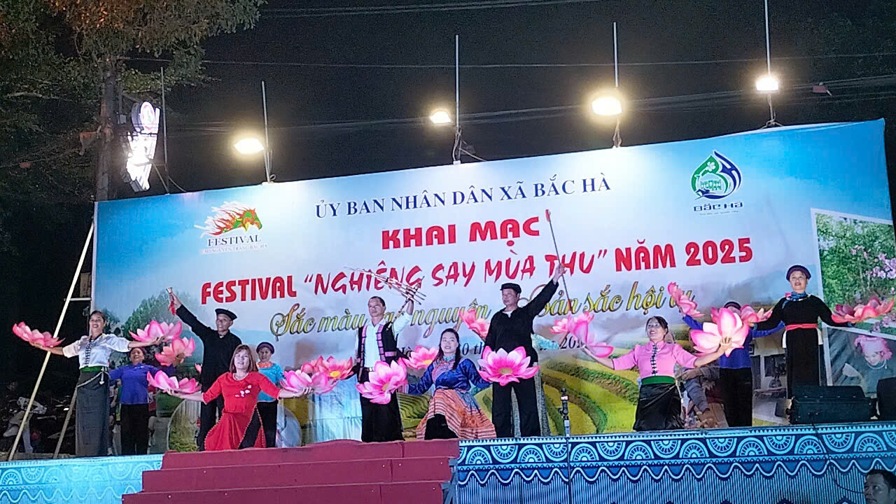 Một số tiết mục nghệ thuật “Sắc màu cao nguyên - Bản sắc hội tụ”.