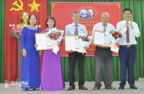 Đồng Nai: Trao tặng Huy hiệu Đảng cho 1.188 đảng viên dịp Quốc khánh 2/9