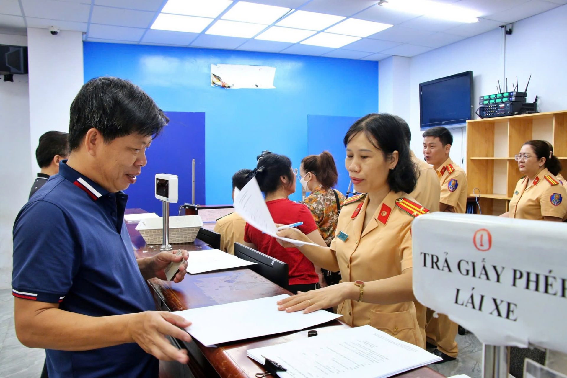 TP. HCM: Hơn 125.000 người thi đạt nhưng chưa được cấp giấy phép lái xe