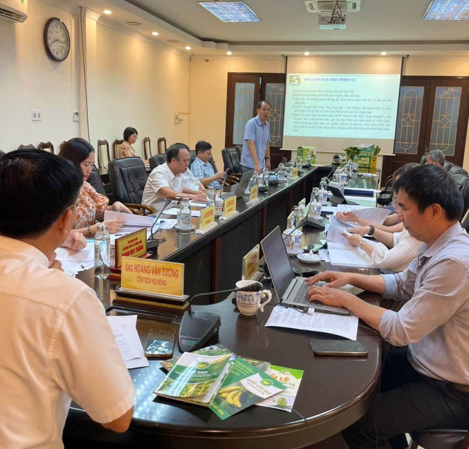 Đại diện Ban chủ nhiệm nhiệm vụ báo cáo kết quả thực hiện tại Sở KH&CN.