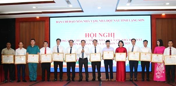 Hồ Tiến Thiệu, Chủ tịch UBND tỉnh tặng Bằng khen cho các tập thể