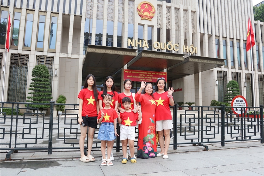 Nhà Quốc hội, đường Độc Lập trở thành điểm Nhà Quốc hội, đường Độc Lập trở thành điểm