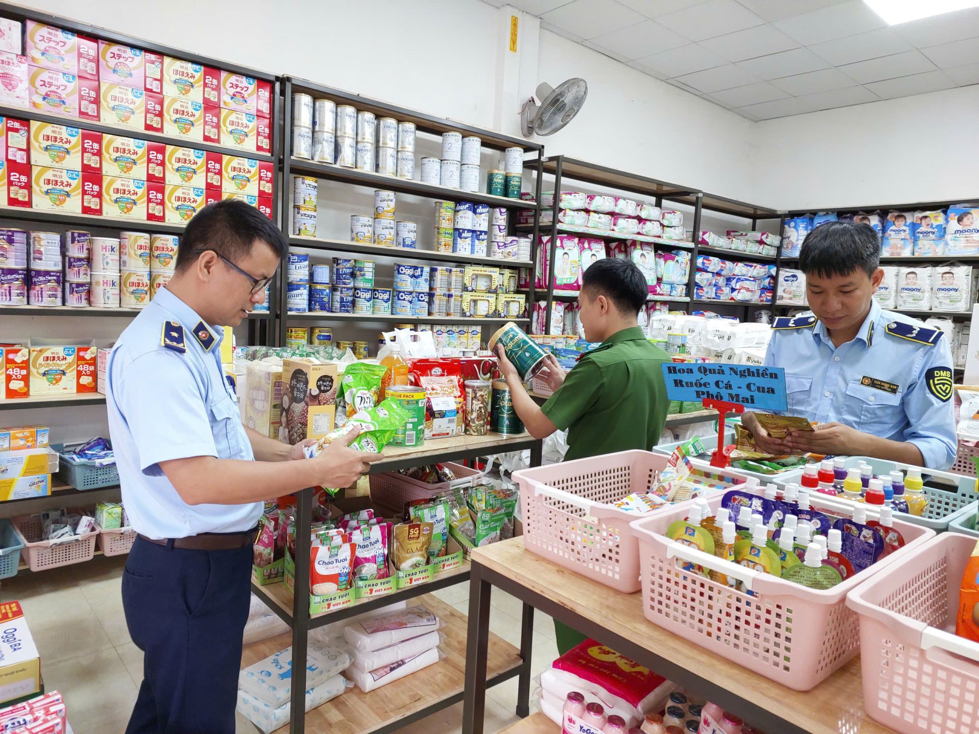 Lực lượng QLTT tỉnh Lào Cai: Ổn định tổ chức sau sáp nhập, đẩy mạnh kiểm tra, kiểm soát thị trường