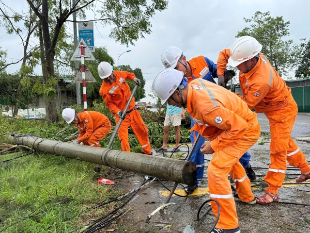 Điện lực Nghệ An hoàn tất khôi phục lưới điện, bảo đảm cấp điện an toàn trước Quốc khánh 2/9