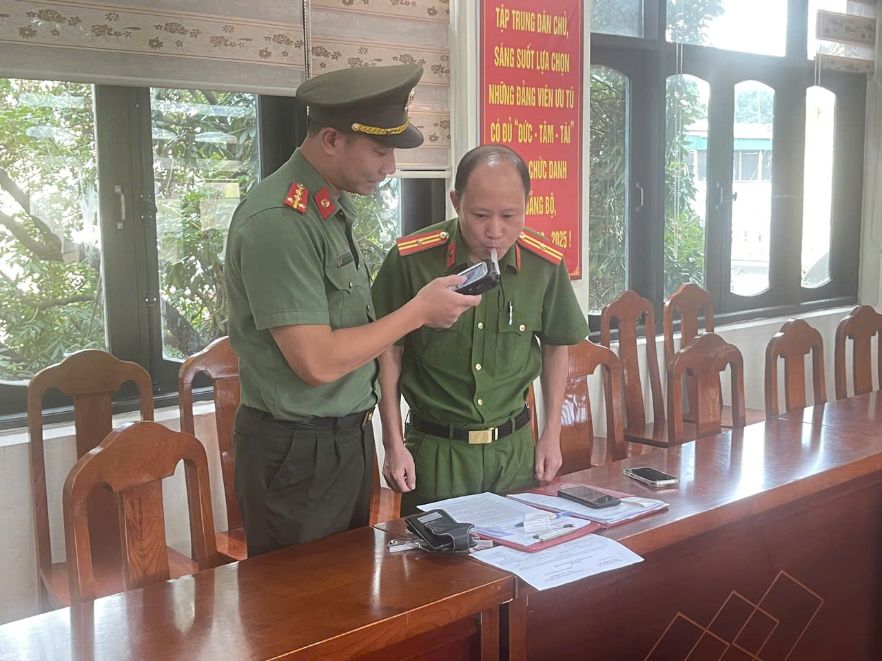 Kiểm tra nồng độ cồn CBCS trong ca trực.