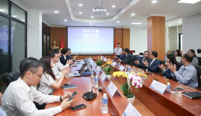 Quang cảnh chung của buổi lễ ký kết.