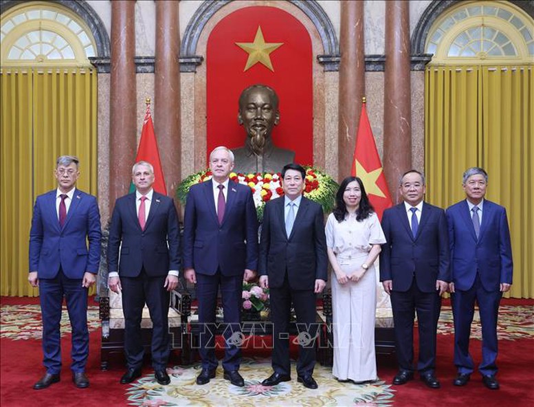 Chủ tịch nước đề nghị Quốc hội Belarus ủng hộ việc thúc đẩy tăng cường tiếp xúc, trao đổi, hợp tác ở cấp cao và các cấp