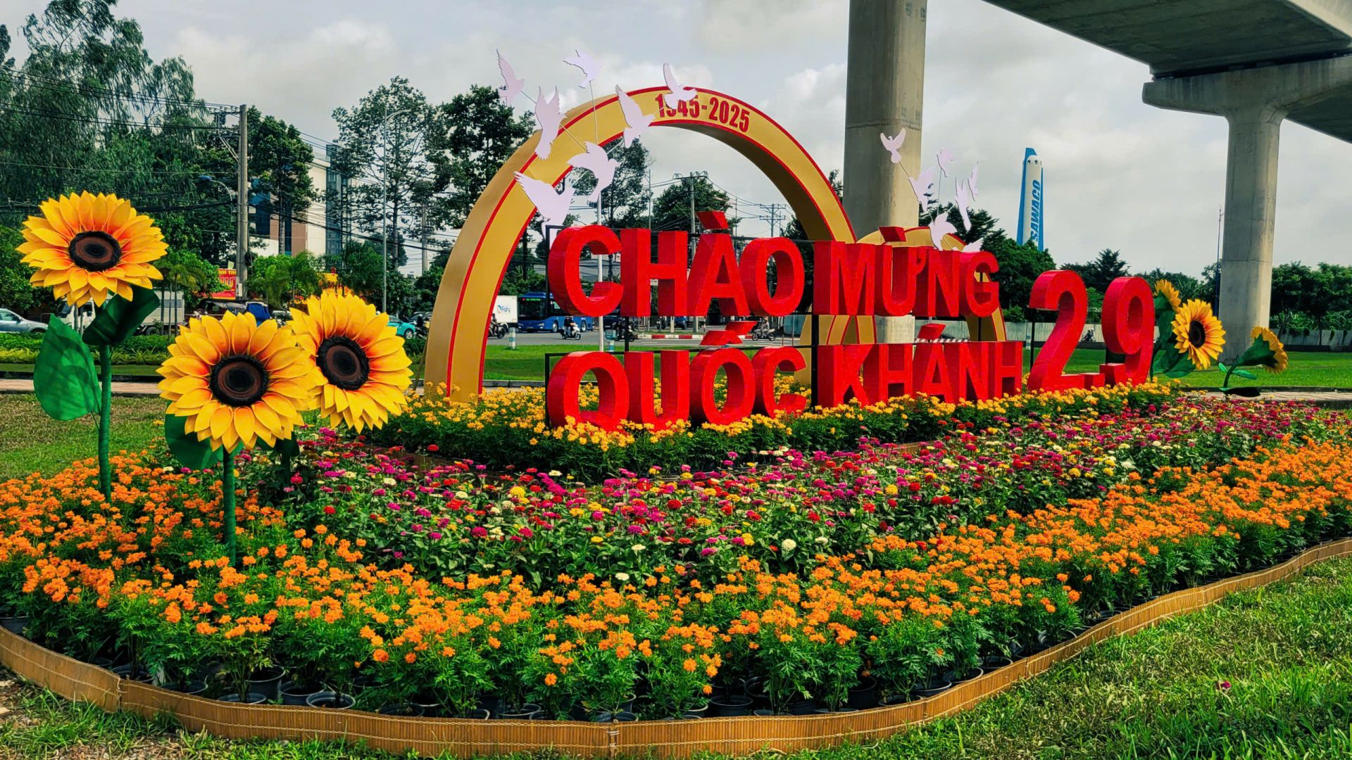 Sài Gòn trong sắc cờ hoa chào mừng Quốc khánh 2/9
