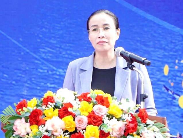 Phó Chủ tịch UBND TP. Đà Nẵng, bà Nguyễn Thị Anh Thi phát biểu khai mạc giải đua.