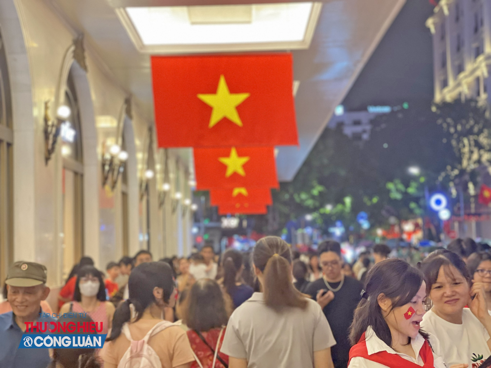 Hình ảnh tại phố Hàng Bài.