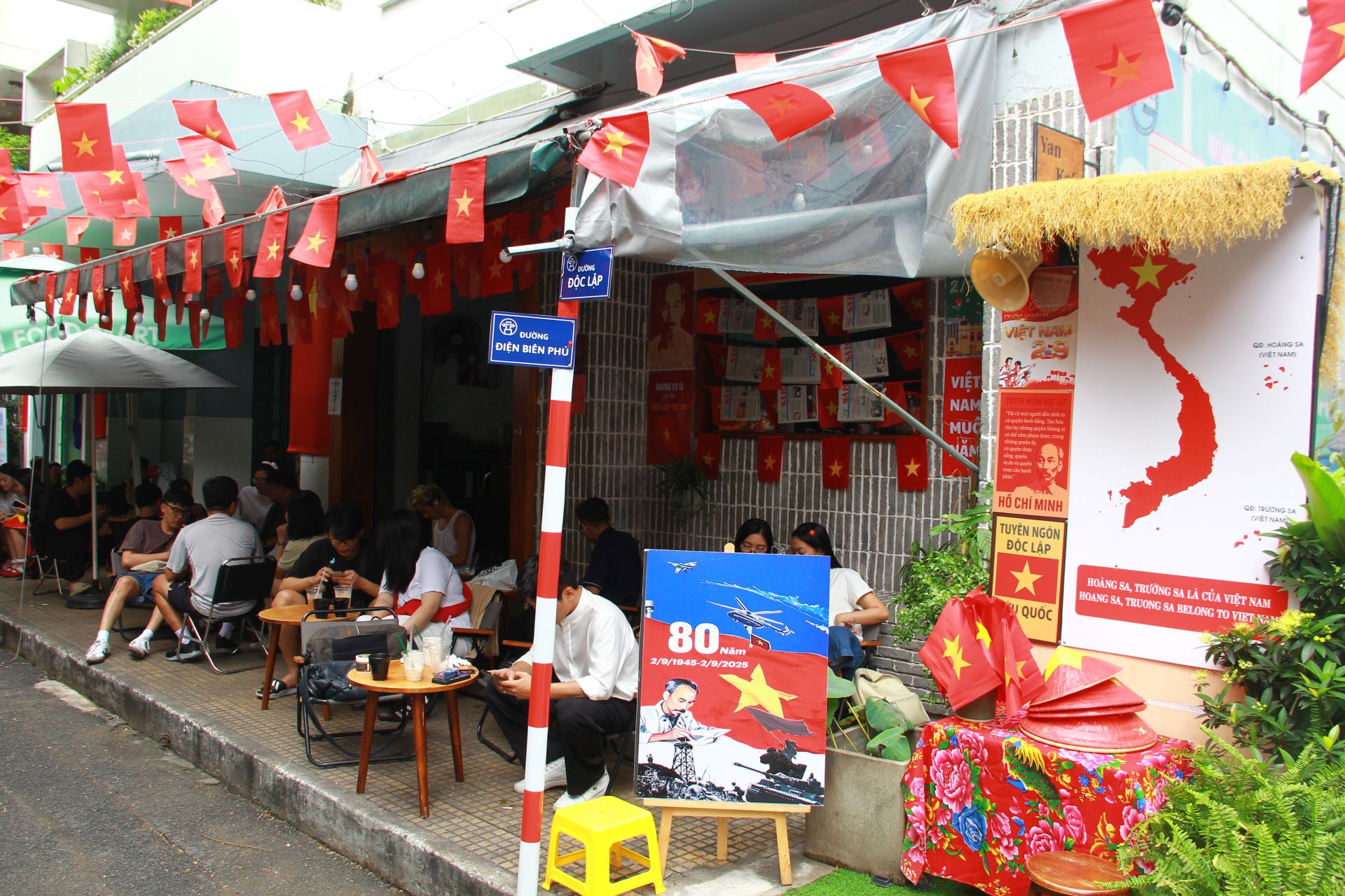 Nhiều nhà, quán cafe trang trí với phong cách rất 