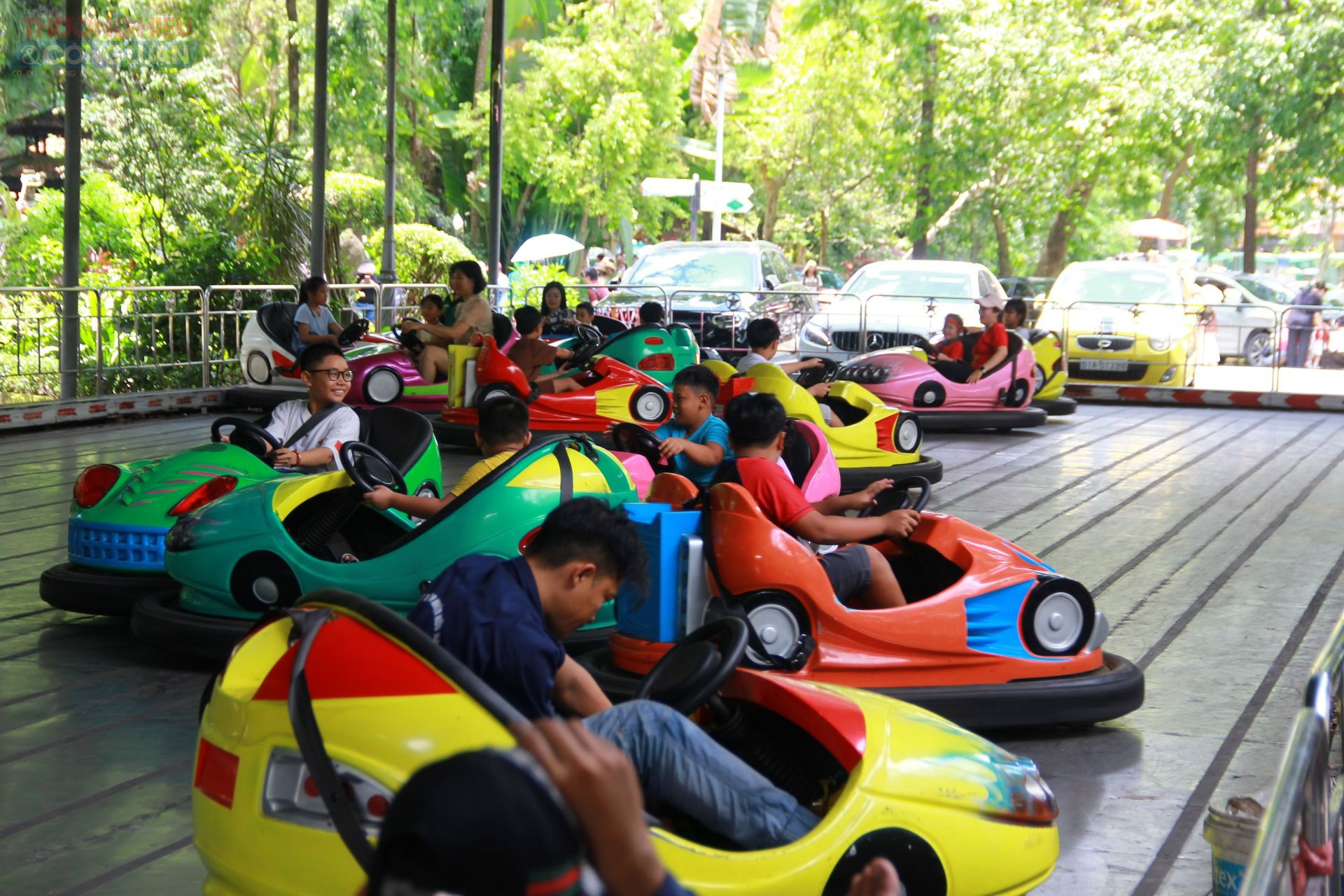 Thảo Cầm Viên là một trong các nơi vui chơi rộng rãi, thoáng mát, có nhiều không gian cho trẻ em. Do đó, địa điểm này luôn tấp nập khách trong những ngày lễ