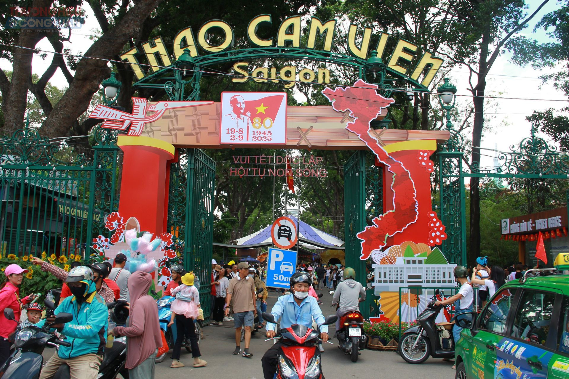 Thảo Cầm Viên Sài Gòn đông nghẹt người dịp Lễ Quốc khánh 2/9