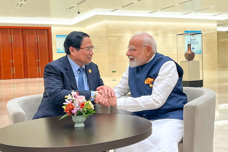 Thủ tướng Chính phủ Phạm Minh Chính gặp Thủ tướng Ấn Độ Narendra Modi - Ảnh: VGP/Nhật Bắc