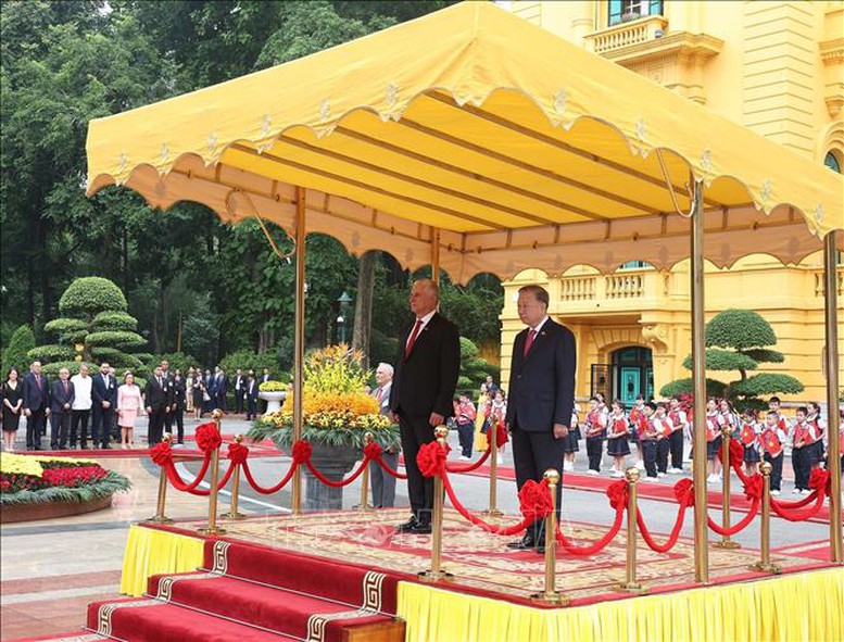 Lễ đón chính thức Bí thư thứ Nhất Đảng Cộng sản Cuba, Chủ tịch nước Cộng hòa Cuba