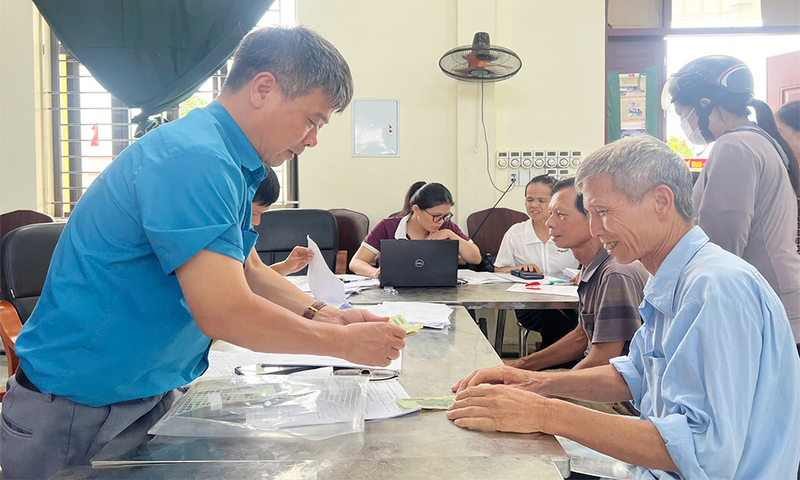 Bắc Ninh: Người dân phấn khởi nhận quà dịp Quốc khánh 2/9