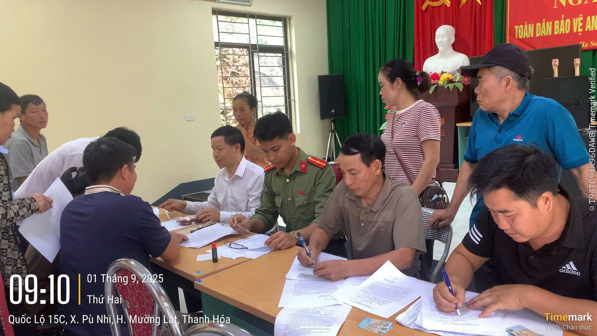 Công an các xã miền núi Thanh Hóa thực hiện trao quà Tết độc lập đến tận tay Nhân dân