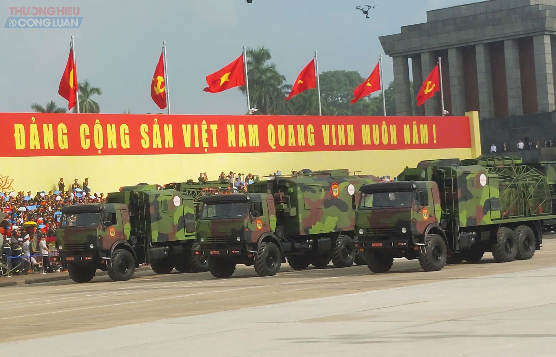 Tổ hợp tên lửa Trường Sơn do Tập đoàn Công nghiệp - Viễn thông Quân đội Viettel tự chủ nghiên cứu, sản xuất. Tổ hợp tên lửa Trường Sơn do Tập đoàn Công nghiệp - Viễn thông Quân đội Viettel tự chủ nghiên cứu, sản xuất.