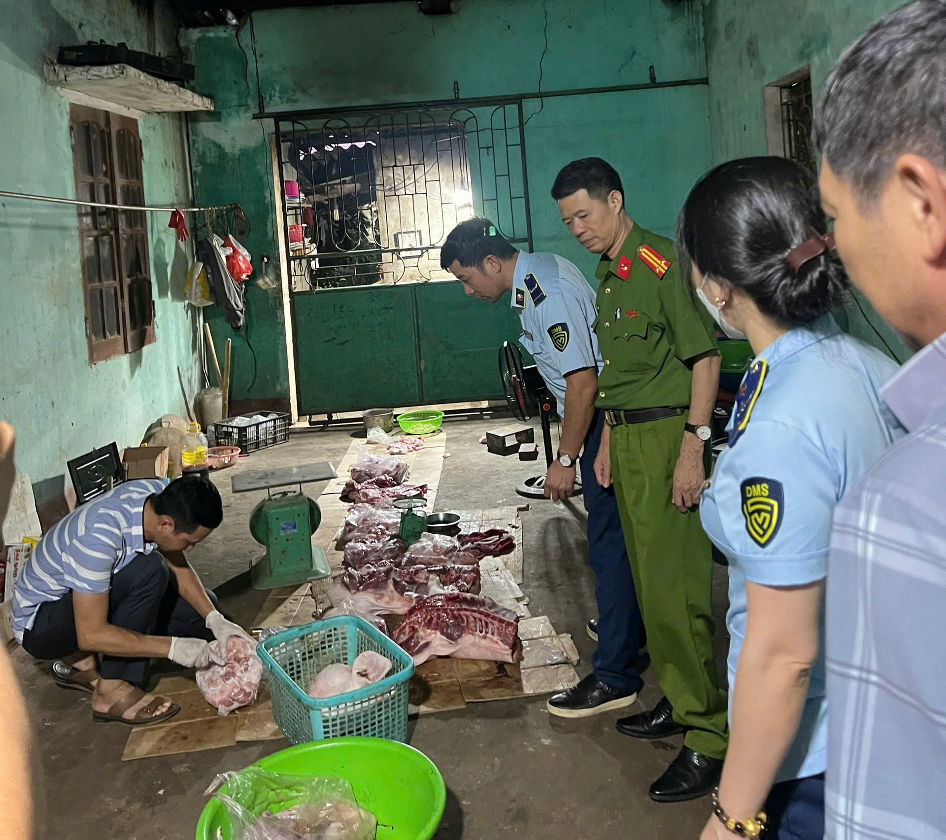 Phát hiện và ngăn chặn hơn 1,6 tấn thịt lợn nhiễm dịch bệnh Dịch tả lợn châu Phi đưa ra thị trường