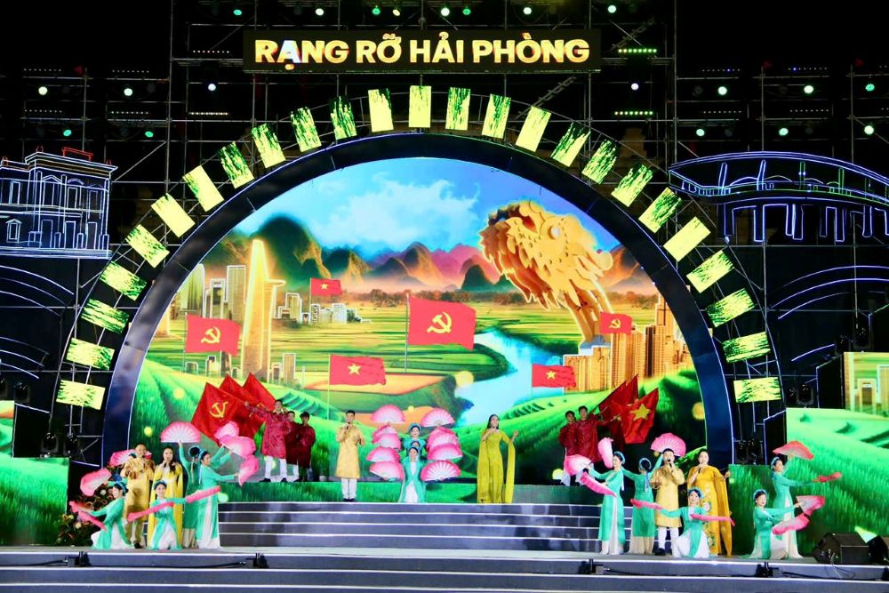 Chương trình nghệ thuật chào mừng kỷ niệm 80 năm Cách mạng Tháng Tám và Quốc khánh nước CHXHCN Việt Nam