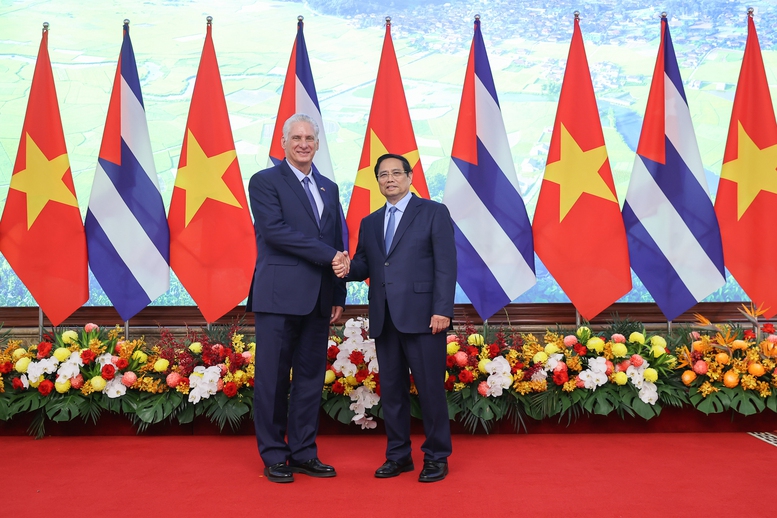 Bí thư Thứ nhất Trung ương Đảng Cộng sản, Chủ tịch nước Cuba Miguel Diaz Canel hội kiến với Thủ tướng Chính phủ Phạm Minh Chính - Ảnh: VGP/Nhật Bắc