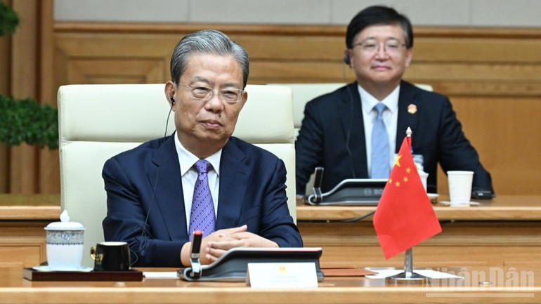 Đồng chí Triệu Lạc Tế, Ủy viên Thường vụ Bộ Chính trị, Ủy viên trưởng Ủy ban Thường vụ Đại hội Đại biểu Nhân dân toàn quốc nước Cộng hòa nhân dân Trung Hoa phát biểu tại cuộc hội kiến. (Ảnh: Trần Hải)