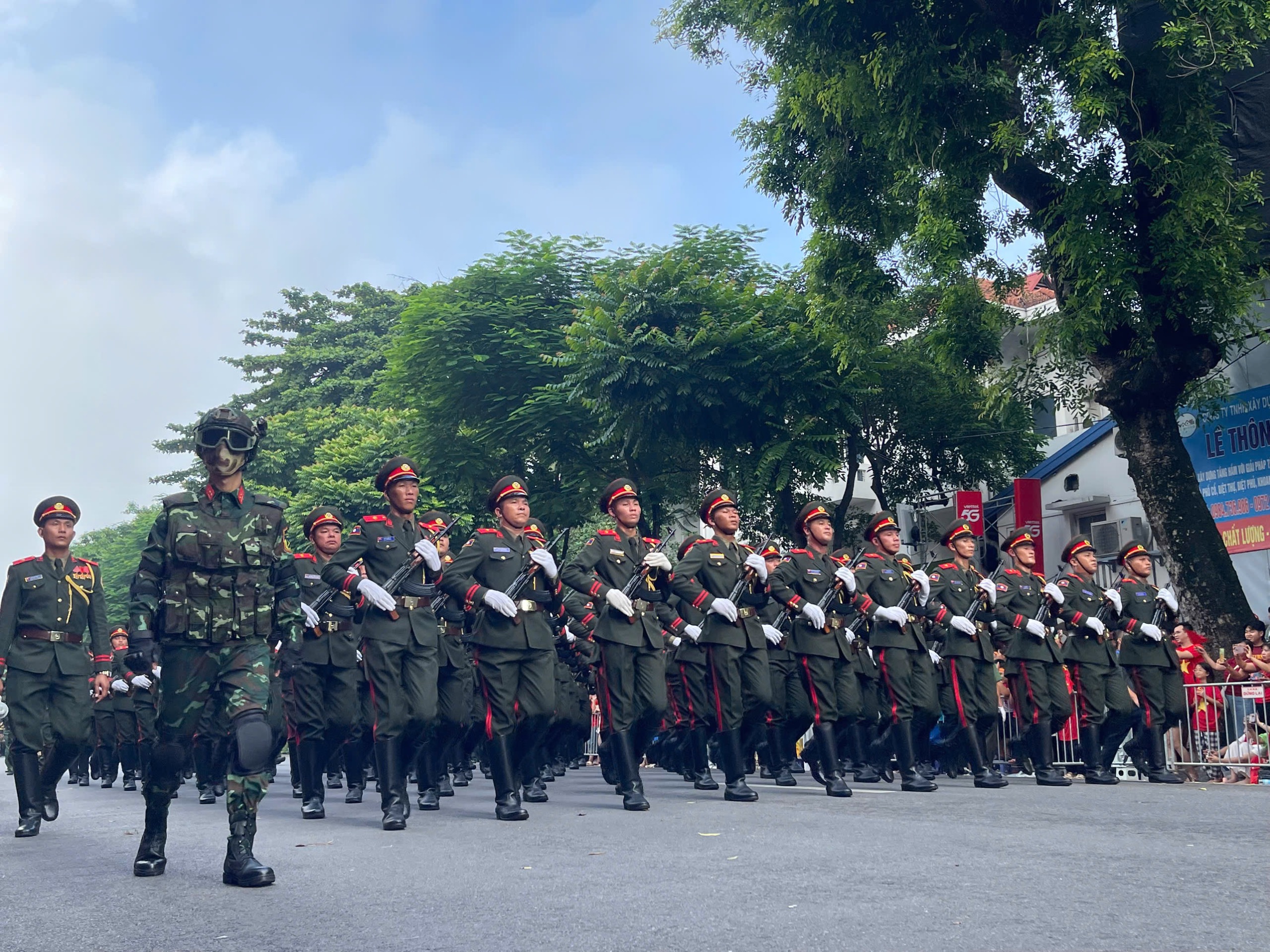 Khối danh dự ba quân chủng Lục quân, Hải quân, Phòng không - Không quân.