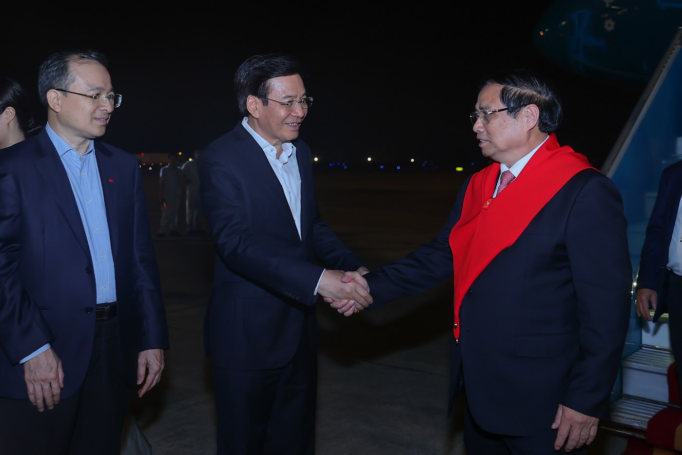 Bộ trưởng, Chủ nhiệm Văn phòng Chính phủ Trần Văn Sơn đón Thủ tướng Chính phủ Phạm Minh Chính cùng Đoàn đại biểu - Ảnh: VGP/Nhật Bắc