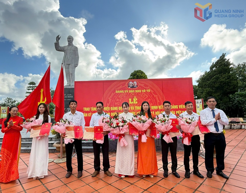 Đảng ủy Đặc khu Cô Tô long trọng tổ chức kết nạp Đảng cho 7 quần chúng ưu tú. Đảng ủy Đặc khu Cô Tô long trọng tổ chức kết nạp Đảng cho 7 quần chúng ưu tú.