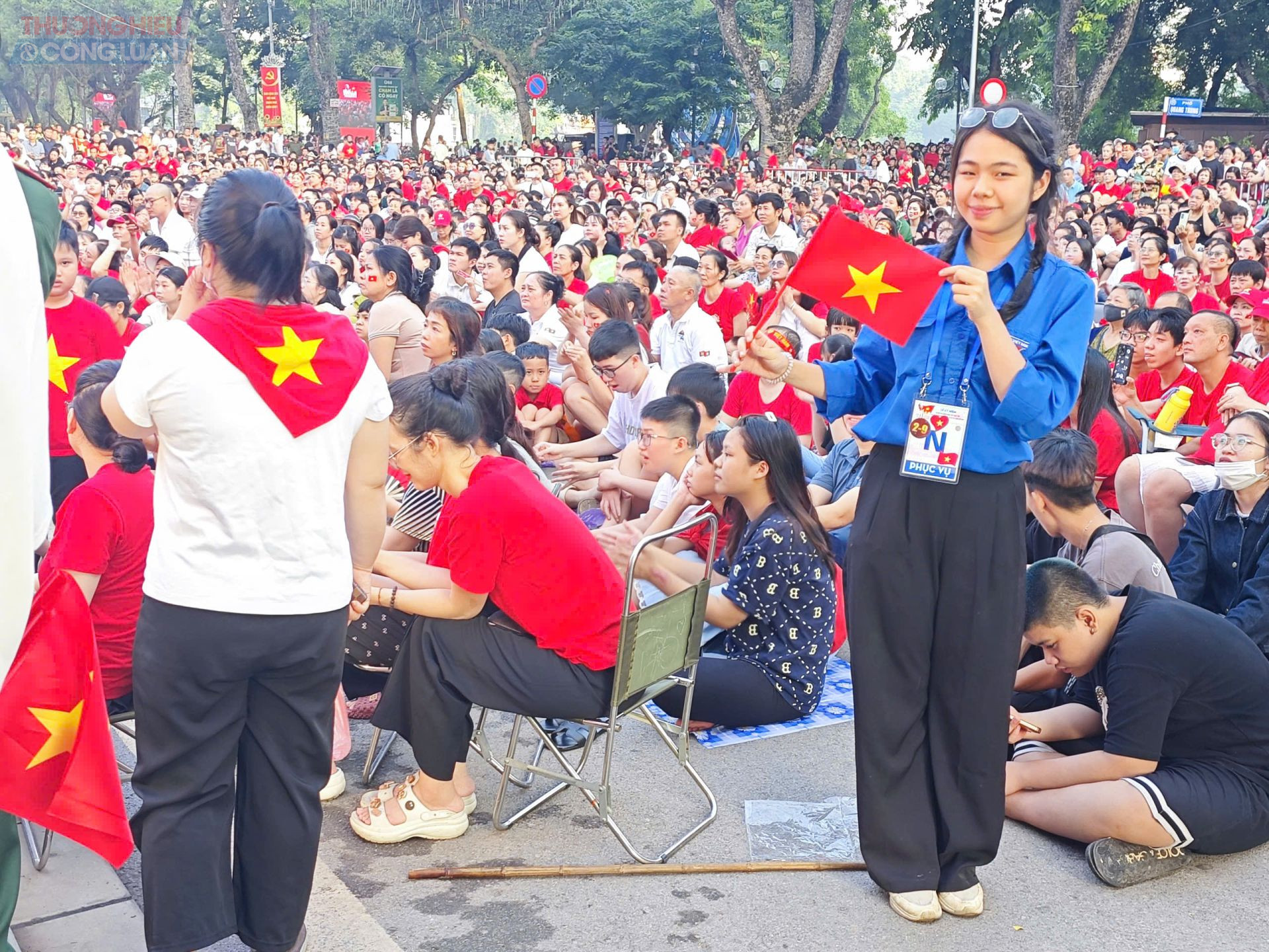 Sức trẻ Thủ đô mang đến bầu không khí sôi nổi, chan chứa niềm tự hào dân tộc.