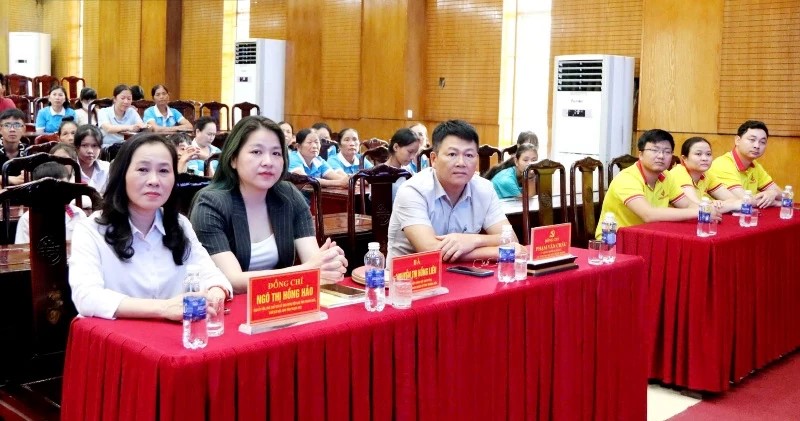 Các đại biểu tham dự chương trình Các đại biểu tham dự chương trình