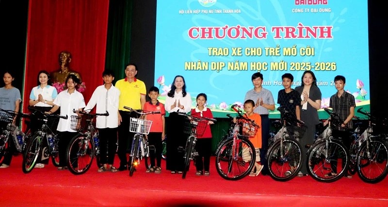 Thanh Hóa: Trao xe đạp cho trẻ mồ côi nhân dịp năm học mới tại phường Tĩnh Gia