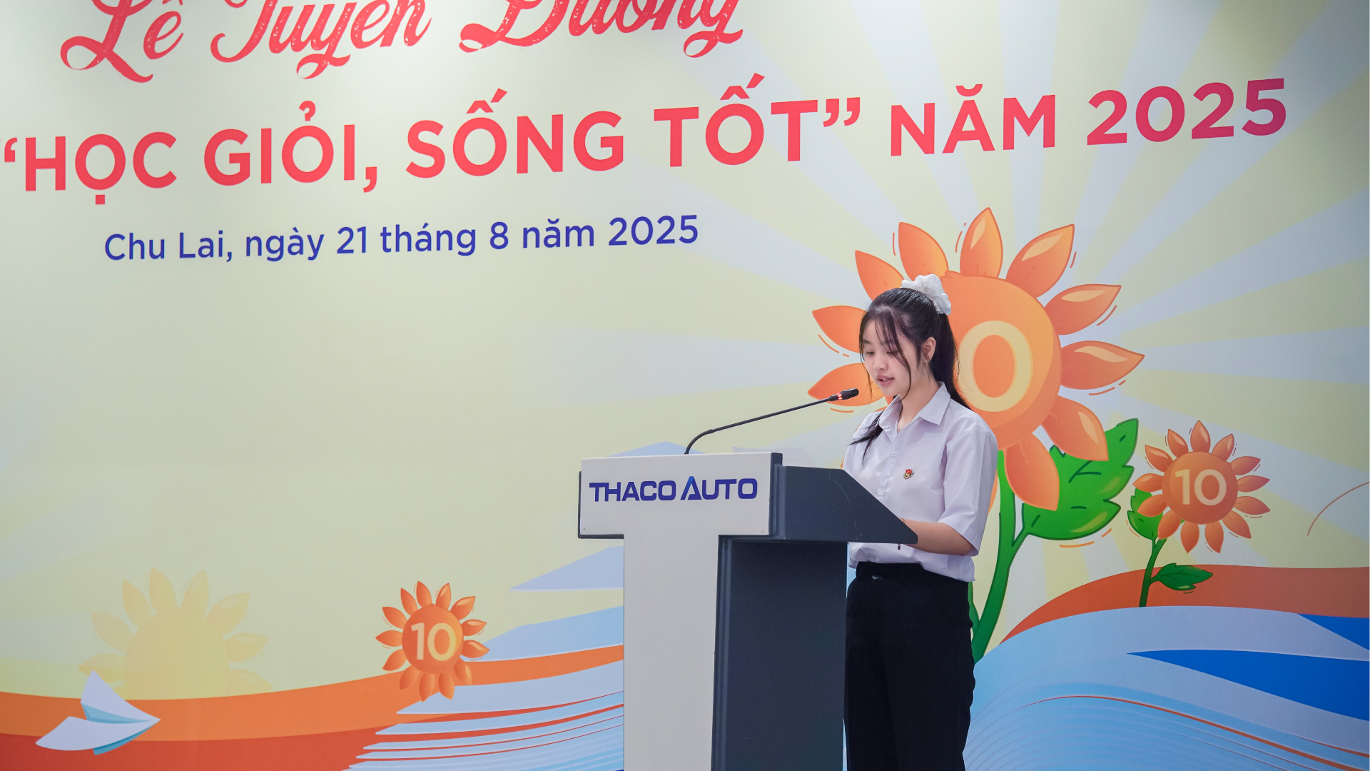 Em Đinh Vũ Bảo Ngân, con gái của anh Đinh Công Tùng - Tổ trưởng Xưởng Sơn tại nhà máy THACO BUS