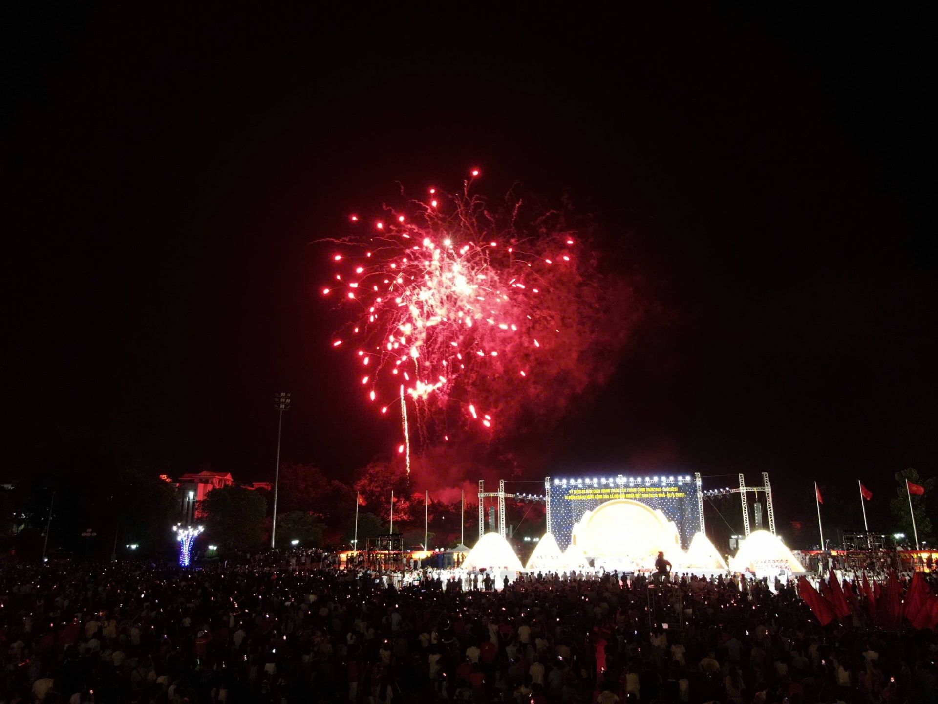 Màn pháo hoa rực rỡ với chủ đề 