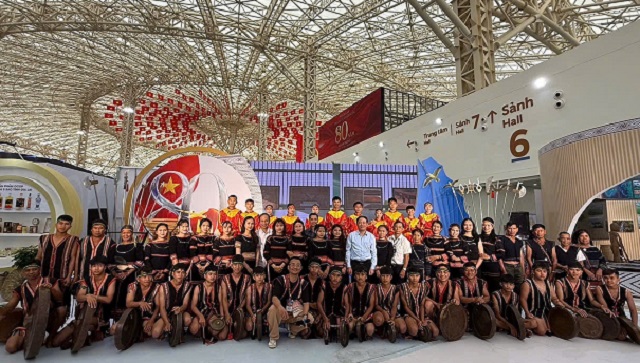 Khu vực trưng bày “Gia Lai 80 năm đồng hành cùng đất nước – Vững bước vươn xa”. Ảnh: TTXTĐT