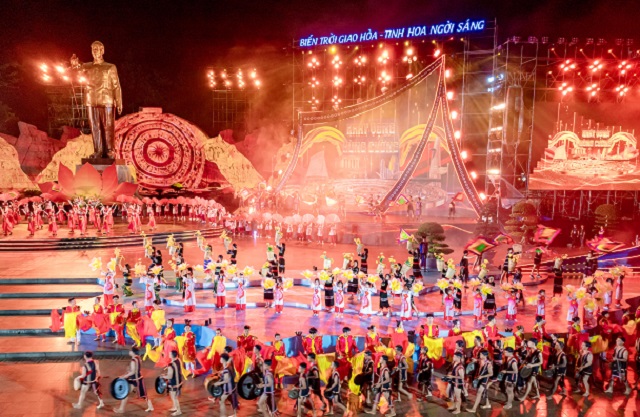 Rực rỡ Lễ hội “Biển trời giao hoà – Tinh hoa ngời sáng”.
