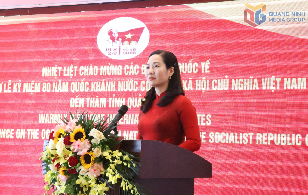 Phó Chủ tịch UBND tỉnh Nguyễn Thị Hạnh giới thiệu những tiềm năng, thế mạnh nổi trội của tỉnh Quảng Ninh.