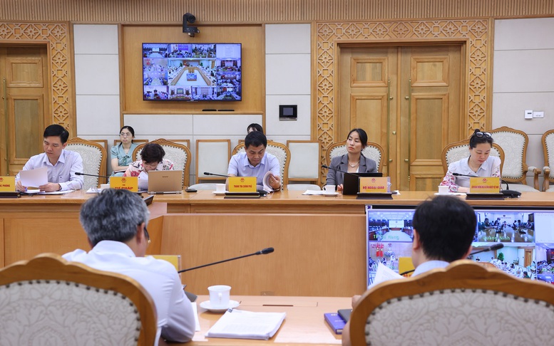 Các đại biểu góp ý vào nội dung Dự thảo Nghị quyết - Ảnh: VGP/AT