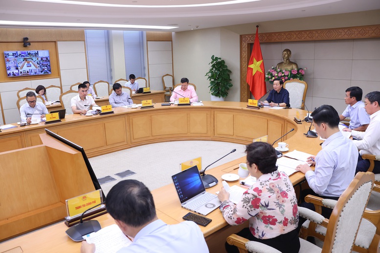 Phó Thủ tướng cho ý kiến về quy định cấp giấy phép khai thác mỏ cần linh hoạt về sản lượng, cho phép biến động phù hợp với thị trường và điều kiện kỹ thuật - Ảnh: VGP/AT