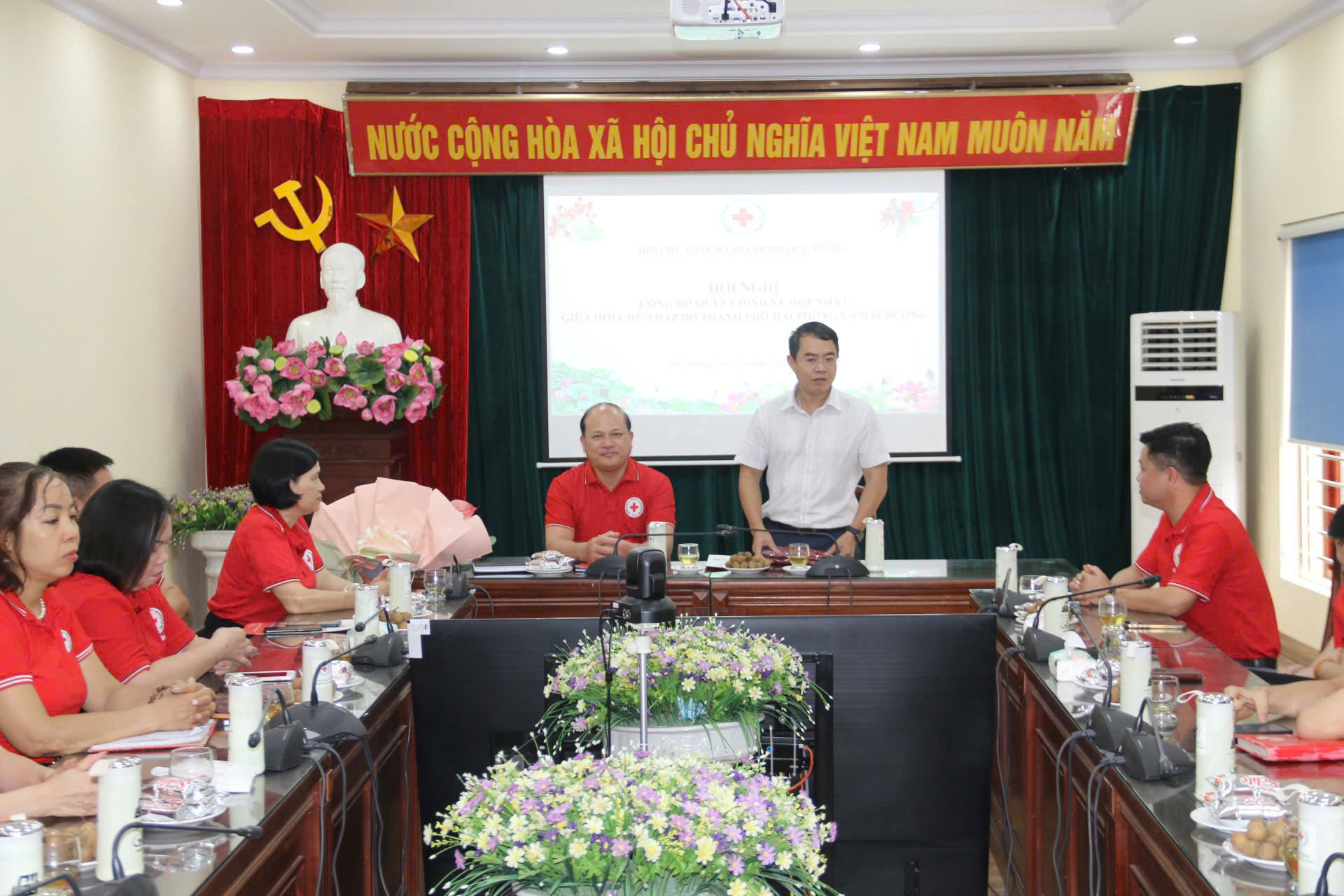 Đồng chí Vũ Việt Anh, Phó Chủ tịch Ủy ban MTTQ Việt Nam thành phố phát biểu tại Hội nghị Đồng chí Vũ Việt Anh, Phó Chủ tịch Ủy ban MTTQ Việt Nam thành phố phát biểu tại Hội nghị