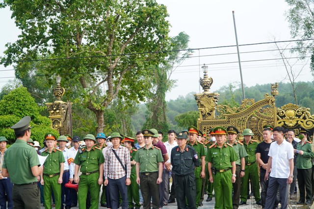 chính quyền xã Vân Tụ (Nghệ An) phối hợp cùng các lực lượng chức năng tiến hành bảo vệ thi công tại 4 điểm trên địa bàn.