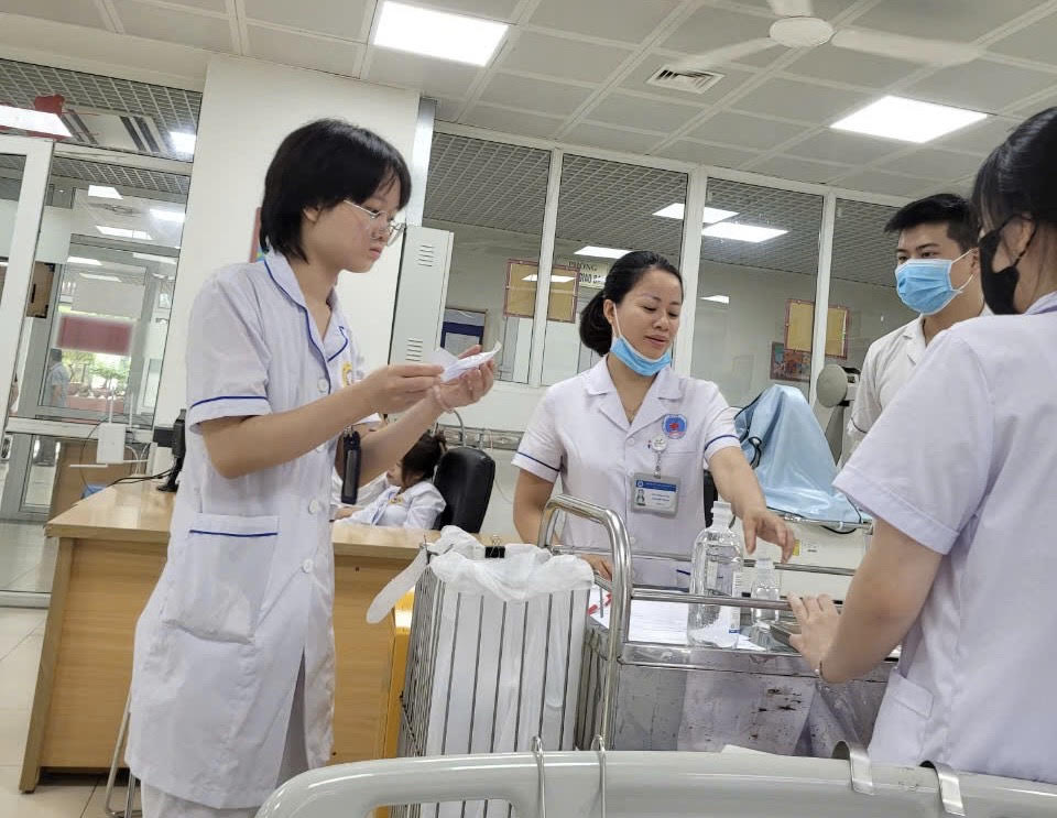 Bộ Y tế yêu cầu luân chuyển nhân lực về tuyến xã để bảo đảm hoạt động y tế cơ sở