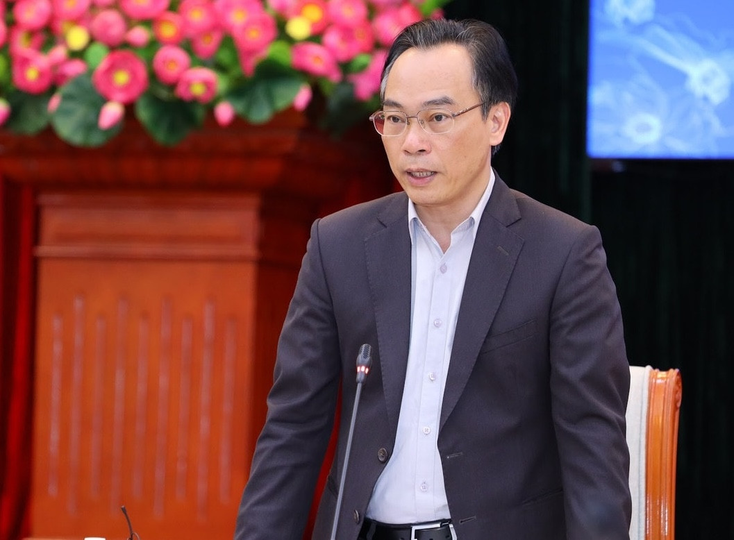 Thứ trưởng Bộ GD&ĐT Hoàng Minh Sơn được bổ nhiệm làm Giám đốc Đại học Quốc gia Hà Nội. (Ảnh: MOET) Thứ trưởng Bộ GD&ĐT Hoàng Minh Sơn được bổ nhiệm làm Giám đốc Đại học Quốc gia Hà Nội. (Ảnh: MOET)