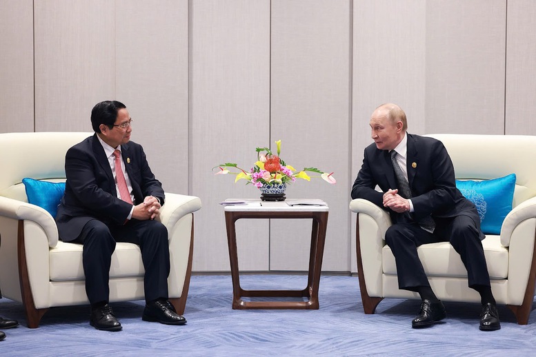 Thủ tướng Chính phủ Phạm Minh Chính gặp Tổng thống Nga Vladimir Putin - Ảnh: VGP/Nhật Bắc